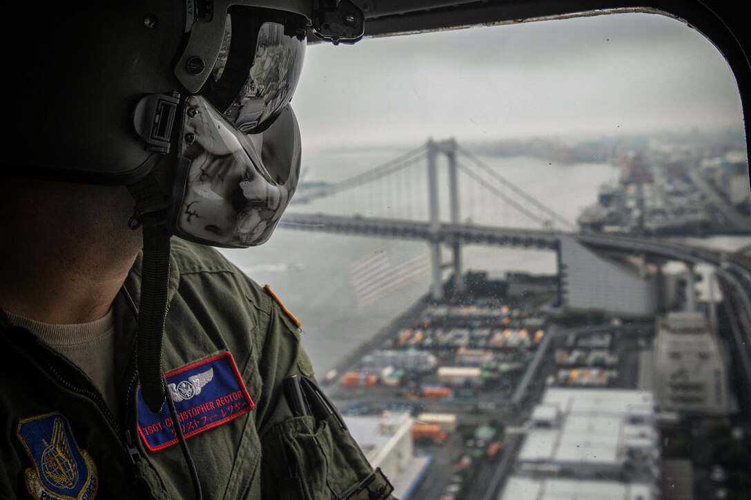 Tech. Sgt. Christopher Rector, 459th Airlift Squadron flight engineer, performs visual confirmation over Tokyo Bay, Sept. 4, 2016, during the Annual Tokyo Metropolitan Government Disaster Management Drill. Airmen with the 459 AS delivered simulated disaster relief supplies to the Tokyo Rinkai Disaster Prevention Park during annual Tokyo Metropolitan Government Disaster Management Drill. The park is located in the Ariake area and is a disaster countermeasure headquarters of the Government of Japan and other local governments during large-scale earthquakes in the metropolitan area. (U.S. Air Force photo by Yasuo Osakabe/Released)    