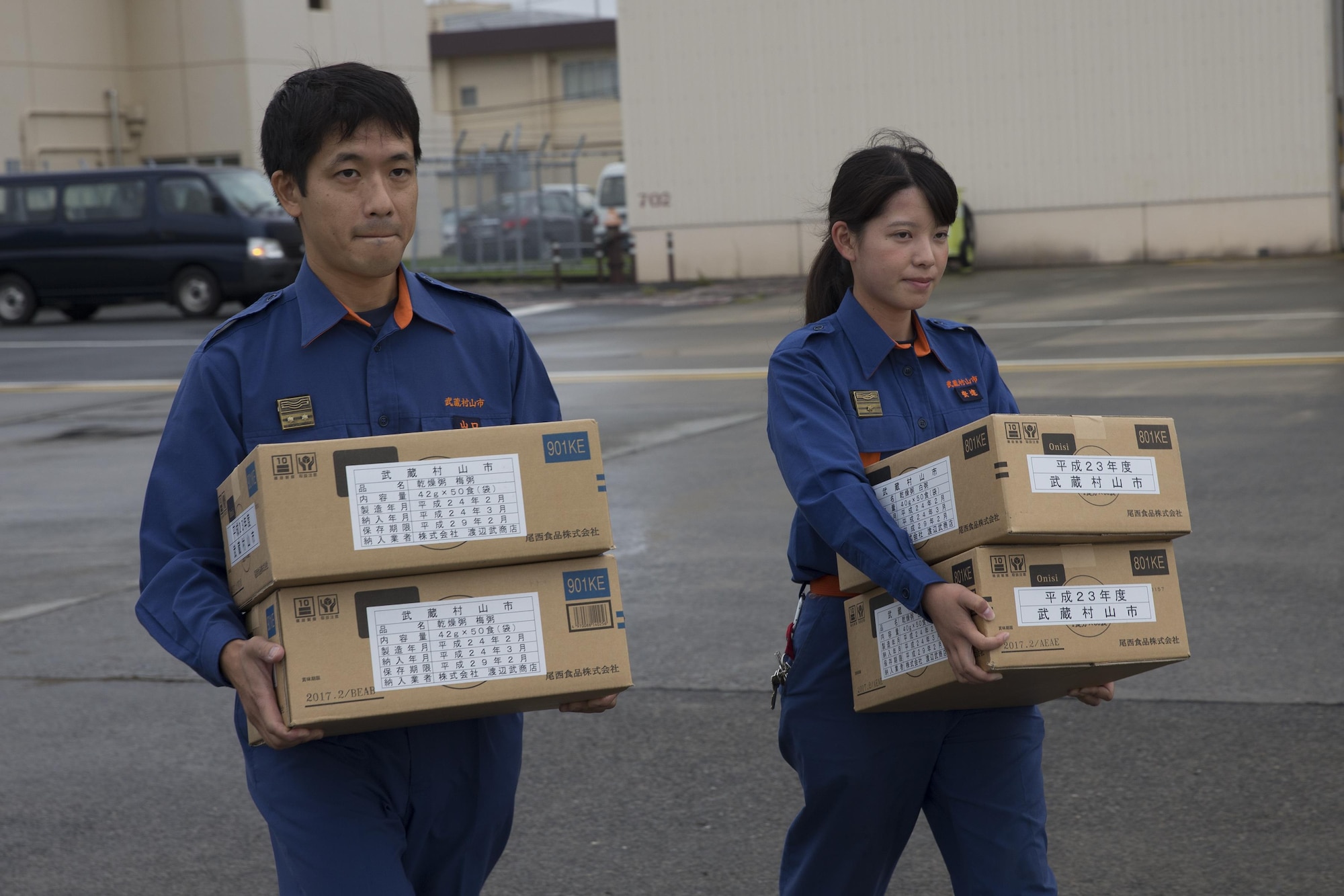 Members with the Musashimurayama City Hall carry simulated disaster relief supplies to a U.S. Air Force UH-1N Iroquois at Yokota Air Base, Japan, Sept. 4, 2016, during the Tokyo Metropolitan Government Disaster Management Drill. Airmen with the 459th Airlift Squadron delivered simulated disaster relief supplies to the Tokyo Rinkai Disaster Prevention Park during the drill. The park is located in the Ariake area and is a disaster countermeasure headquarters of the Government of Japan and other local governments during large-scale earthquakes in the metropolitan area. (U.S. Air Force photo by Yasuo Osakabe/Released)    