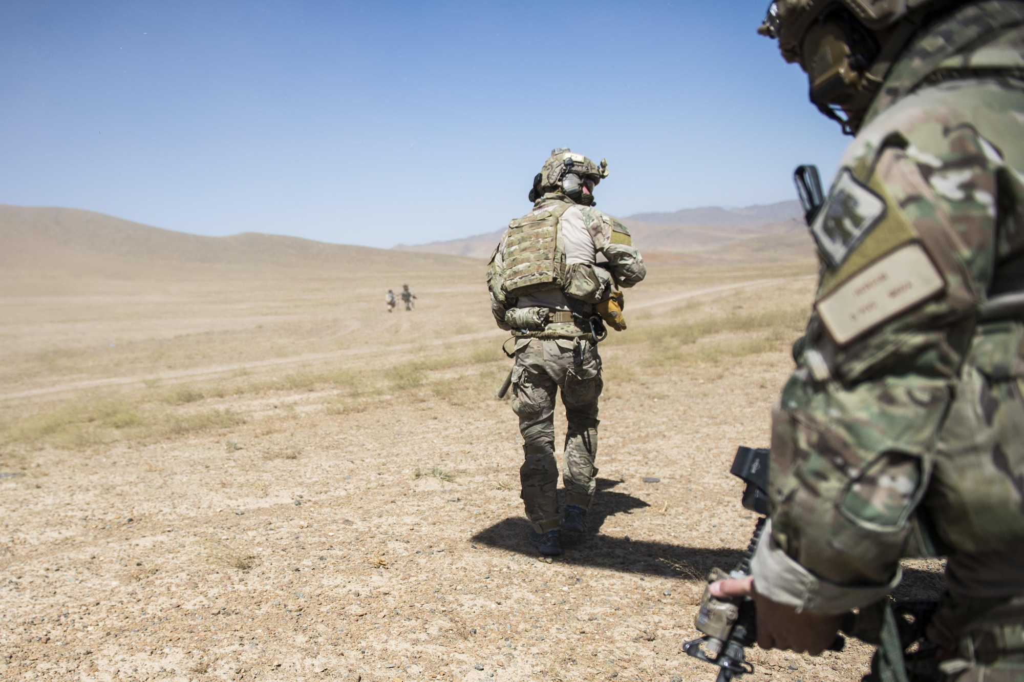Pararescuemen assigned to the 83rd Expeditionary Rescue Squadron, approach a downed Afghan Air Force pilot during a training mission near Kabul, Afghanistan, Sept. 6, 2016. Airmen from the 83rd ERQS, provided personnel recovery scenario training to the Afghan Air Force's A-29 pilots.
(U.S. Air Force photo/Tech. Sgt. Larry E. Reid Jr., Released)