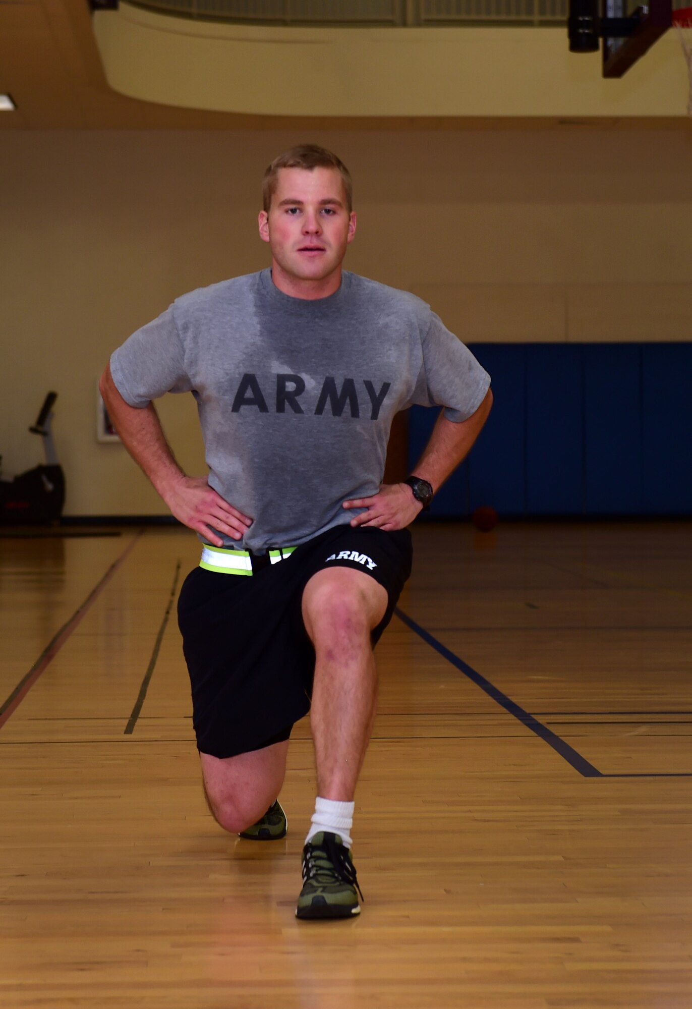 U.S. Army Sgt. Gary Andrews, 743D Military Intelligence Battalion Bravo company operations platoon physical training NCO in charge, performs a personal workout, including lunges, Sept. 9, 2016, at the Buckley Fitness Center on Buckley Air Force Base, Colo. The Buckley Fitness Center offers many different spaces for personal workouts, group physical training and weightlifting. (U.S. Air Force photo by Airman 1st Class Gabrielle Spradling/Released)