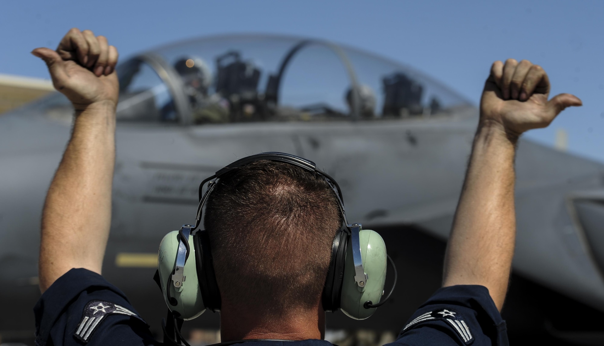 Senior Airman Travus Merkel, 48th Aircraft Maintenance Squadron crew chief, Royal Air Force Lakenheath, England, signals to the pilot of an F-15E Strike Eagle at Nellis Air Force Base, Nev. Sept. 9, 2016. During exercise execution, Green Flag staff direct, monitor, and instruct visiting units in the conduct of air operations in support of ground forces. (U.S. Air Force photo by Airman 1st Class Kevin Tanenbaum/Released)