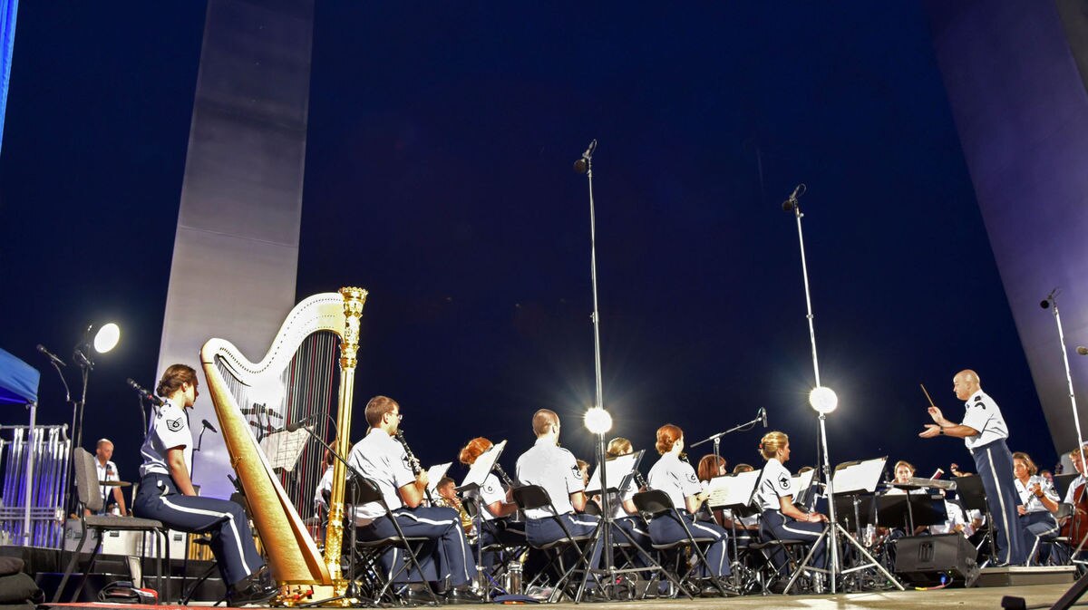 The Air Force Band performs its final concert of this year'sSummer Concert Series to the public at the Air Force Memorial, Sept. 2.  TheBand put on 64 concerts and reached nearly 50,000 people throughout thecapital region.Photo credit: U.S. Navy photo by Eric Ritter