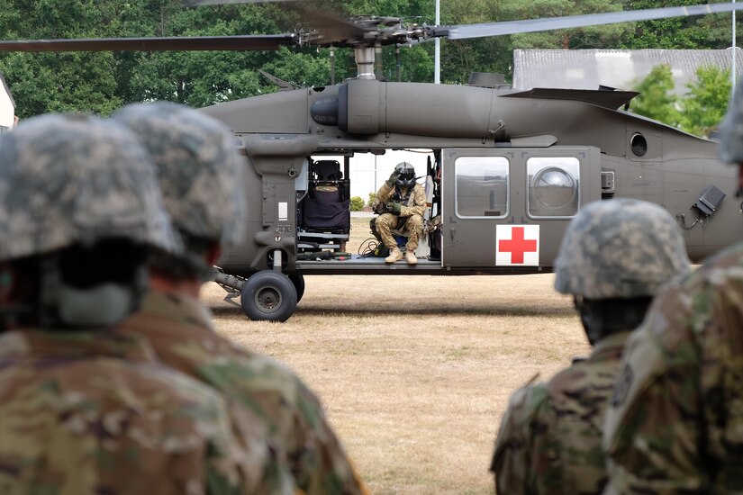 KAISERSLAUTERN, Germany — 7th Mission Support Command Soldiers from the Medical Support Unit-Europe conduct medical evacuation training with Staff Sgt. Jessie Turner, flight medic with the 1st Armored Division’s Combat Aviation Brigade, Sept. 9, 2016. 
(Photo by Sgt. 1st Class Matthew Chlosta, 7th MSC Public Affairs Office)
