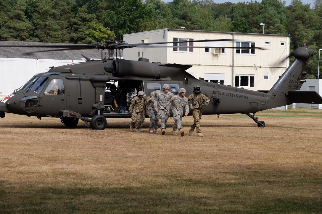 KAISERSLAUTERN, Germany — 7th Mission Support Command Soldiers from the Medical Support Unit-Europe conduct medical evacuation training with Staff Sgt. Jessie Turner, flight medic with the 1st Armored Division’s Combat Aviation Brigade, Sept. 9, 2016. 
(Photo by Sgt. 1st Class Matthew Chlosta, 7th MSC Public Affairs Office)
