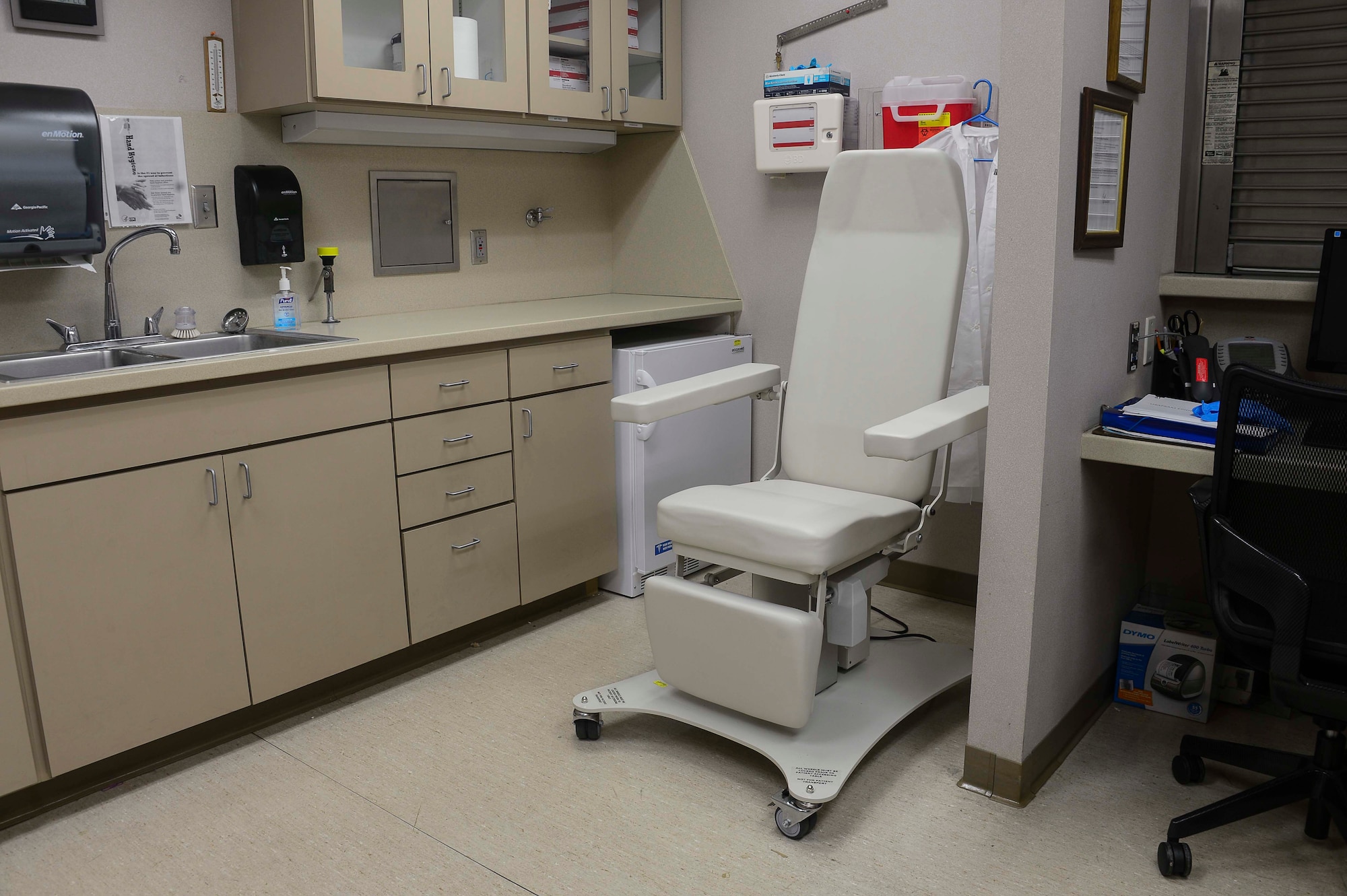 The new ergonomic chair will help prevent patients who tend to faint while getting blood drawn from passing out.  It was installed at the 137th Medical Group, Aug. 12, 2016, in their facilities at Will Rogers Air National Guard Base in Oklahoma City as part of the Air National Guard Medical Service medical equipment modernization program. (U.S. Air National Guard photo by Senior Airman Brigette Waltermire)