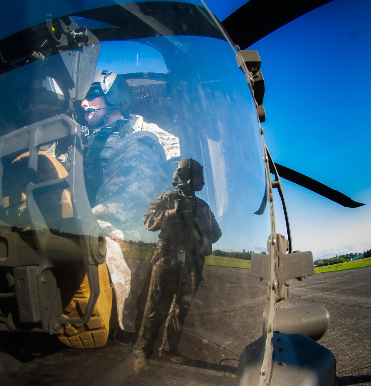 U.S. soldiers, assigned to Special Operations Detachment - C, conduct airborne operations from a UH-60 Black Hawk helicopter piloted by a Florida National Guard helicopter crew in Brooksville, Fla., April 23, 2016. Army photo by Ching Oettel