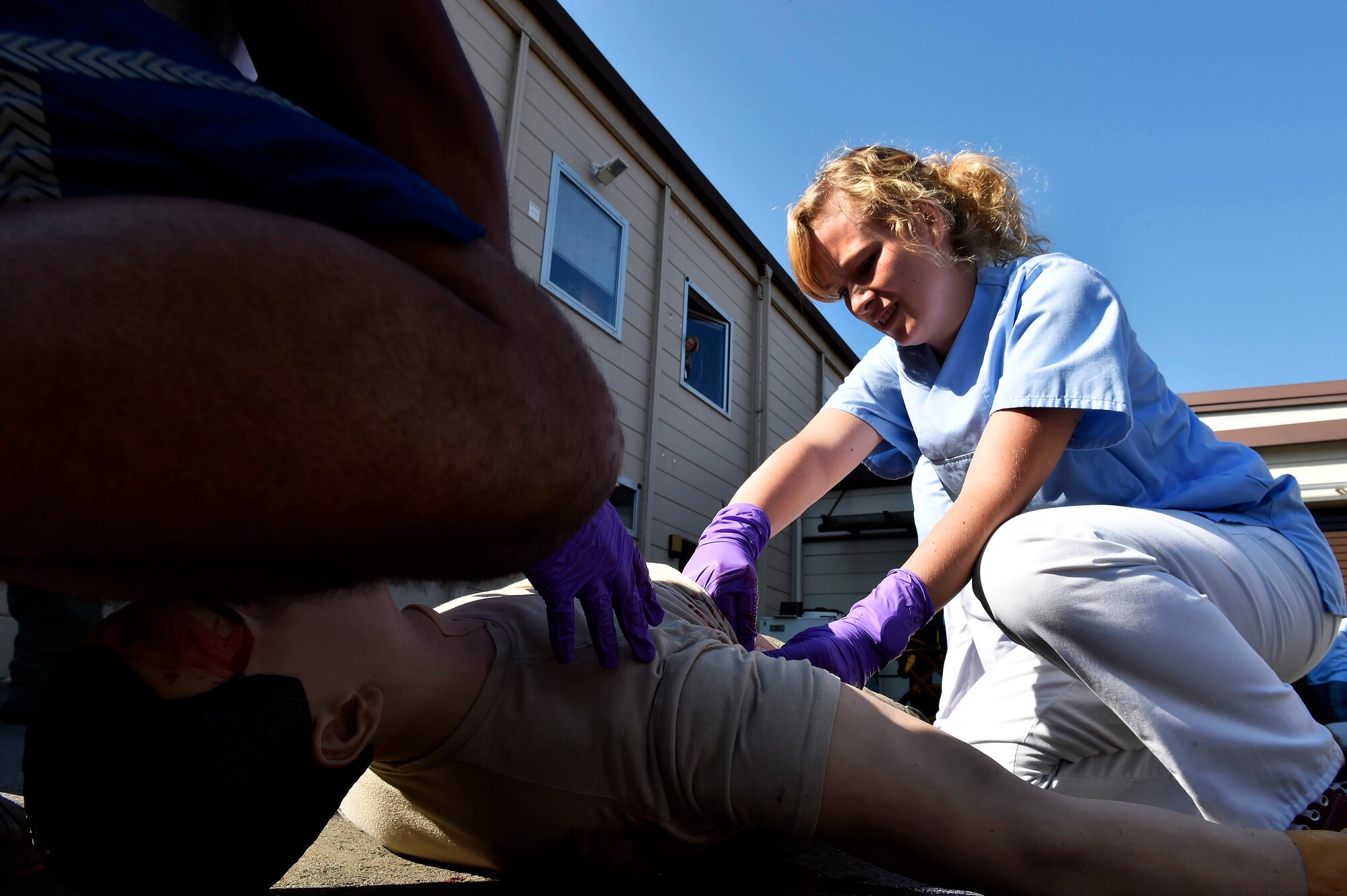 A nursing student from Caritas SchulZentrum St. Hildegard, Saarbrücken, Germany, works with 86th Aeromedical Evacuation Squadron medics in a simulated mass casualty scenario at Ramstein Air Base, Germany, Sept. 13, 2016. The scenario included five simulated casualties who needed treatment ranging from a broken femur to severed limbs. (U.S. Air Force photo by Senior Airman Jonathan Bass)