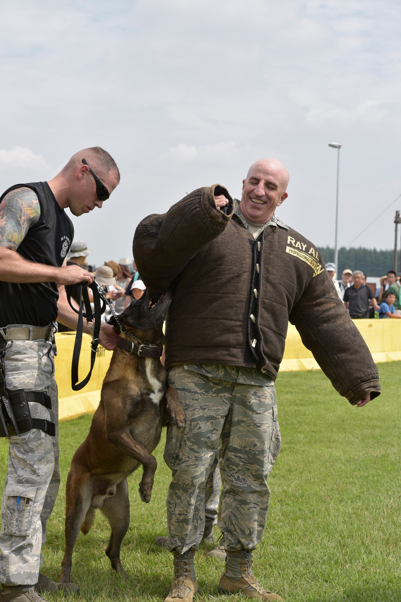 Col. Kenneth Moss, 374th Airlift Wing commander, performs a K-9 demonstration during the 2016 Friendship Festival at Yokota Air Base, Japan, Sept. 17, 2016. The K-9 demonstration was one of many events during the weekend  that showcased Air Force capabilities. (U.S. Air Force photo by Machiko Imai/Released)