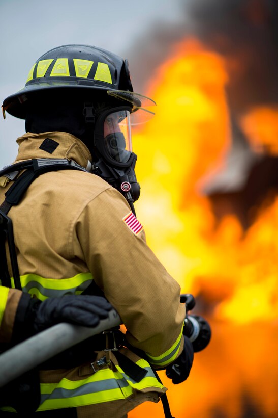 914th Fire Department personnel conduct annual training which involves setting a controlled fire and then safely extinguishing it, September 17, 2016, Niagara Falls Air Reserve Station, N.Y. (U.S. Air Force photo by Tech. Sgt. Stephanie Sawyer)  