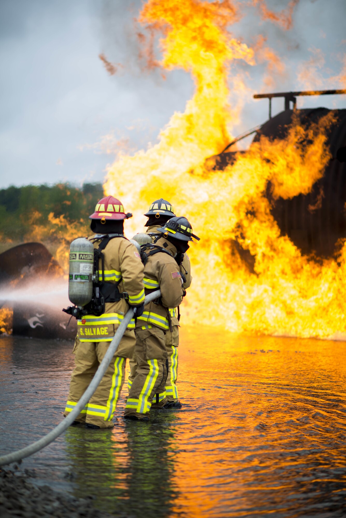 914th Fire Department personnel conduct annual training which involves setting a controlled fire and then safely extinguishing it, September 17, 2016, Niagara Falls Air Reserve Station, N.Y. (U.S. Air Force photo by Tech. Sgt. Stephanie Sawyer)  