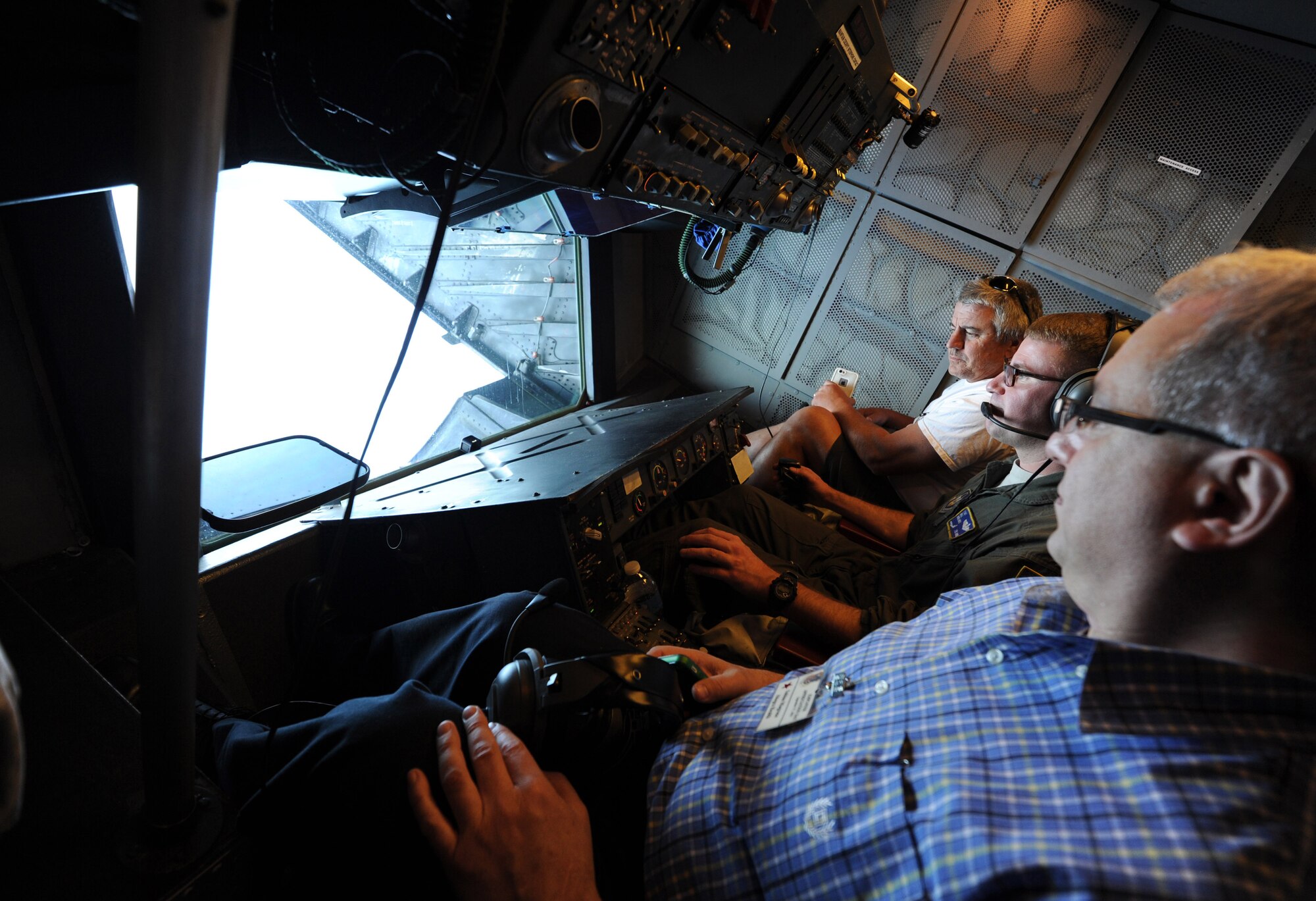 KC-10 boom operator, Technical Sgt. Bill Vigilante, center, shows how he transfers fuel to receiving aircraft during Employer Appreciation Day held here Saturday. Eighty employers of 514th Air Mobility Wing reservists participated in the annual event. The Freedom Wing guests flew on an C-17 Globemaster III and KC-10 Extender air refueling training mission, visited work stations and spoke with wing leadership. (U.S. Air Force photo/Senior Master Sgt. Shawn Jones) 