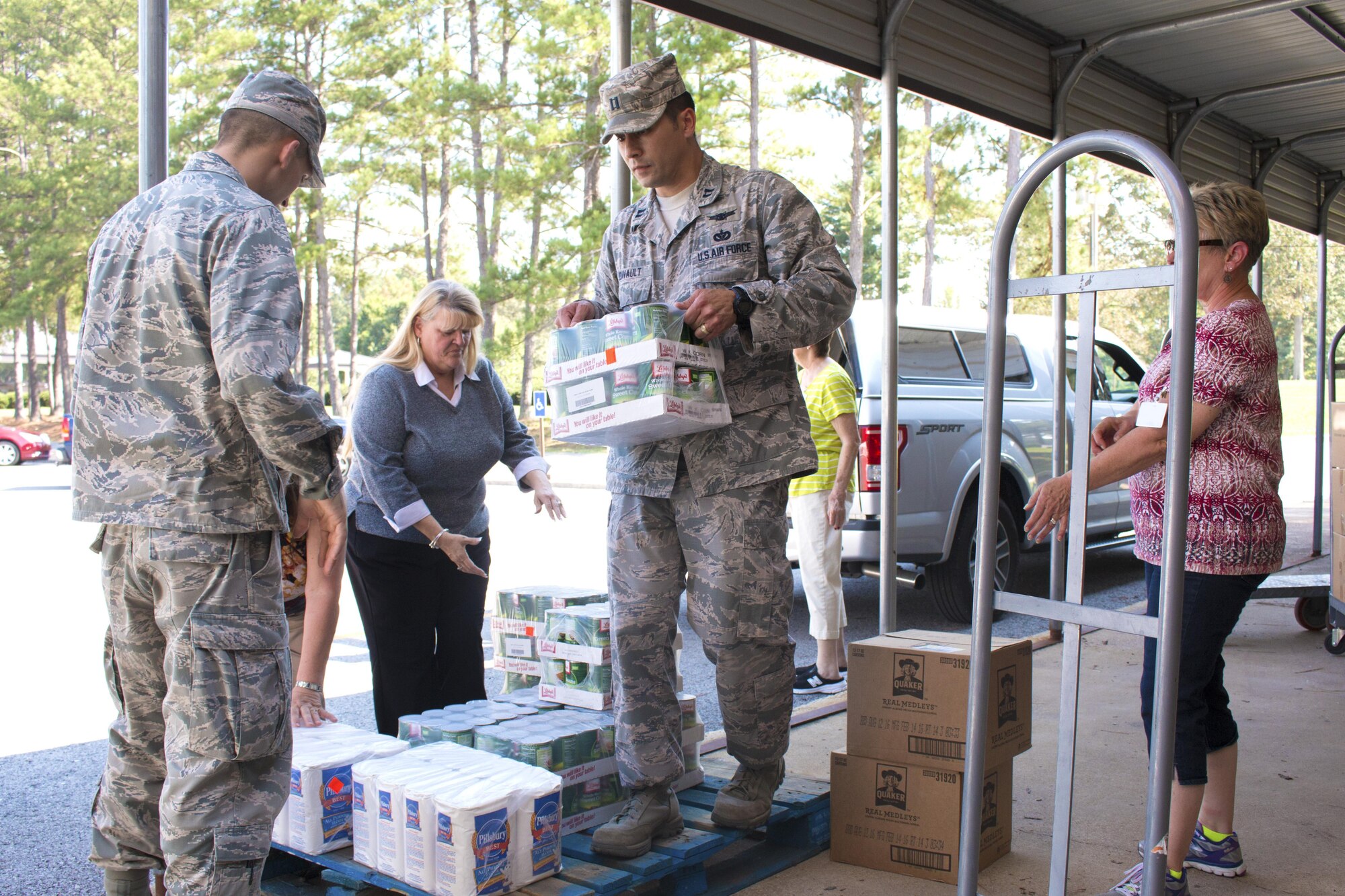 AEDC Feds Feed Families volunteers assist Good Samaritan personnel with loading 1,579 pounds of non-perishable food and dry good donations for delivery Aug. 31, 2016. Pictured left to right are AEDC volunteers Capt. Jonathan Diaz, Peggy Proffitt (behind Diaz), Pamela Anderson and Capt. Michael Davault; and Good Samaritan workers Fay Jones and Grace Thompson. (U.S. Air Force photo/Holly Peterson)