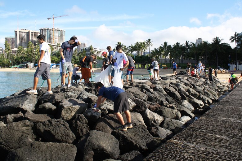 More than 65 volunteers picked up trash at Fort DeRussy in Waikiki in honor of National Public Lands Day on Sept. 17. The U.S. Army Corps of Engineers’ Pacific Regional Visitor Center (RVC) coordinated the event which was supported by Corps employees, U.S. Army Transporters from the 545th Transportation Company, Punahou Junior ROTC cadets, AECOM, and Mokulele Elementary School.    