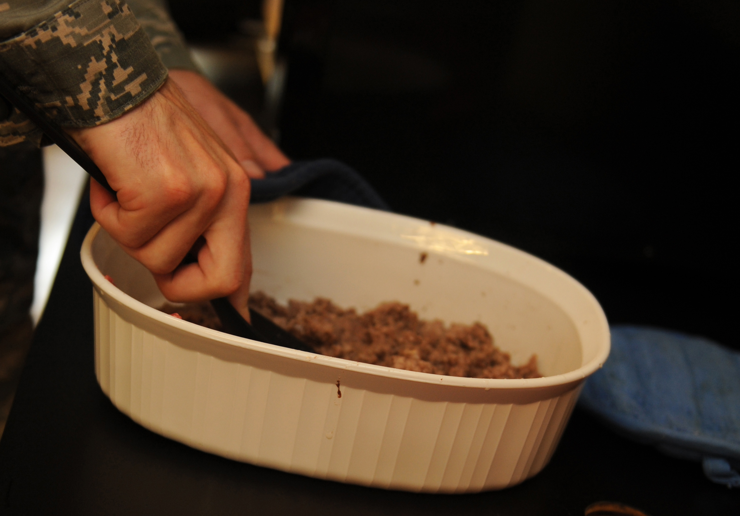 Dorm Airmen Learn Way Around Kitchen