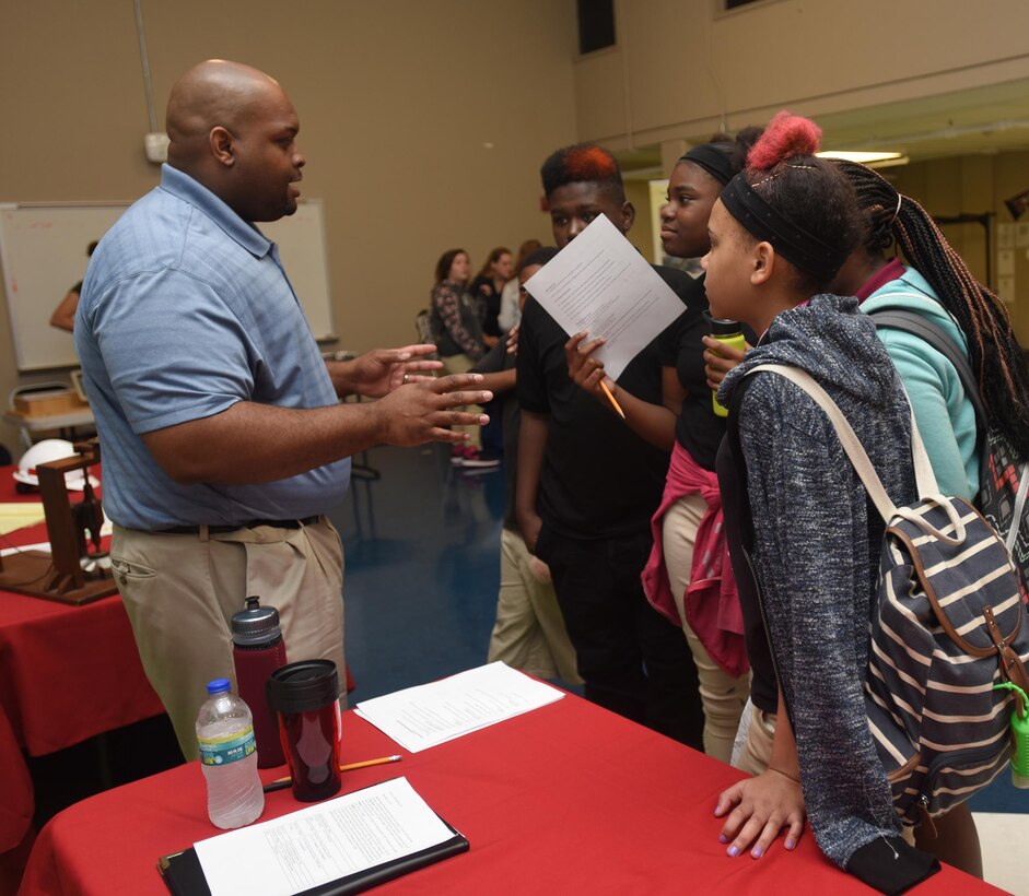 Bobby Jackson, a planner in the Nashville District’s Natural Resources Management Branch, touts careers in natural resources during a career fair Sept. 16, 2016 at Stratford STEM Magnet High School in Nashville, Tenn.