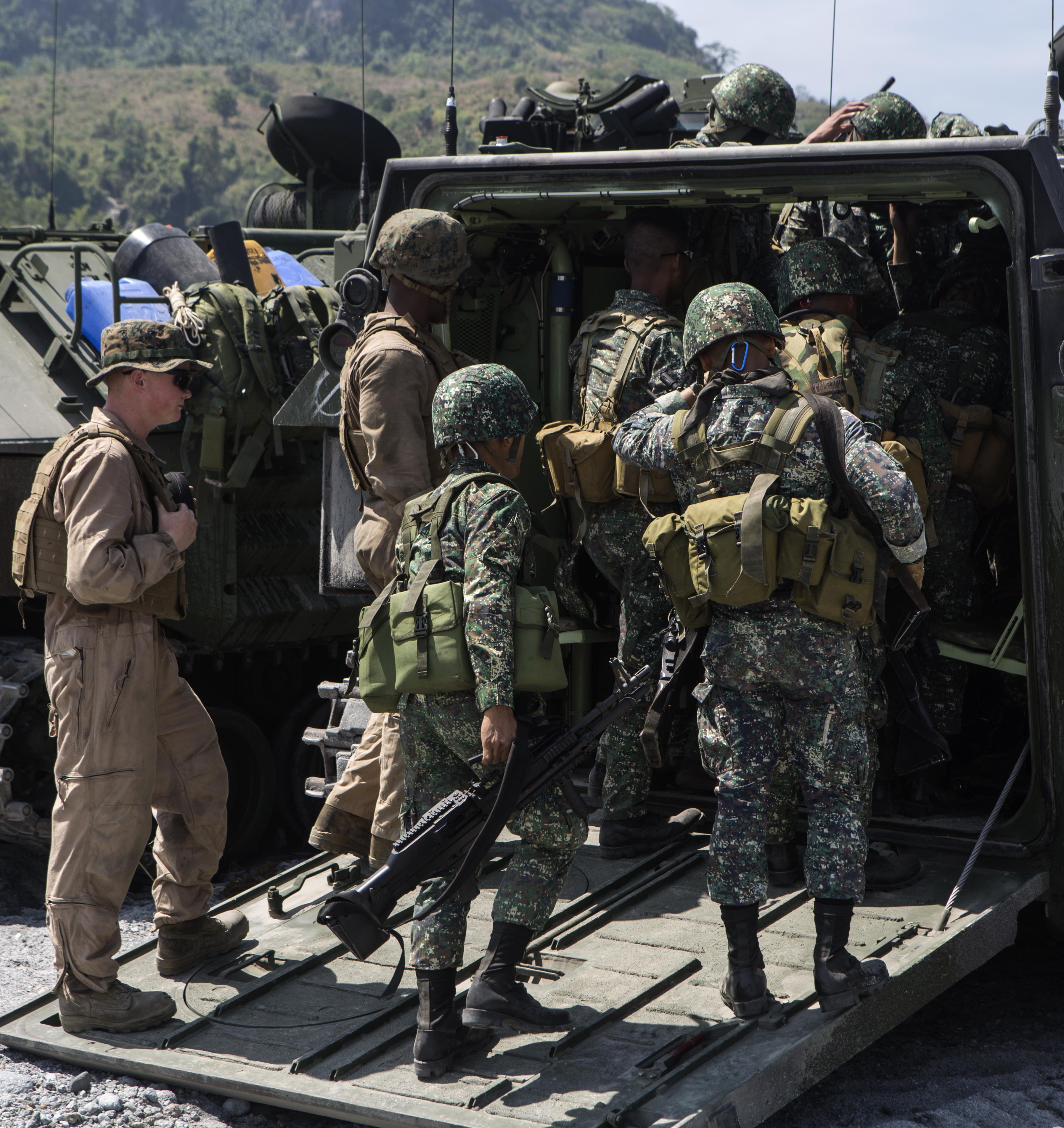 U S And Philippine Marines Strengthen Amphibious Roots