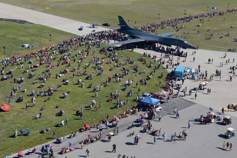 Thousands Look To The Sky At Sheppard S Air Show Sheppard Air Force Base Article Display
