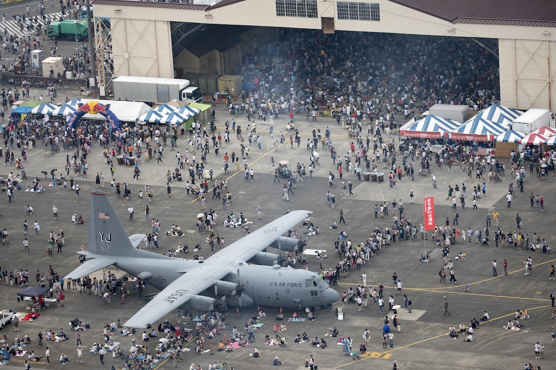 Yokota displays airlift capabilities