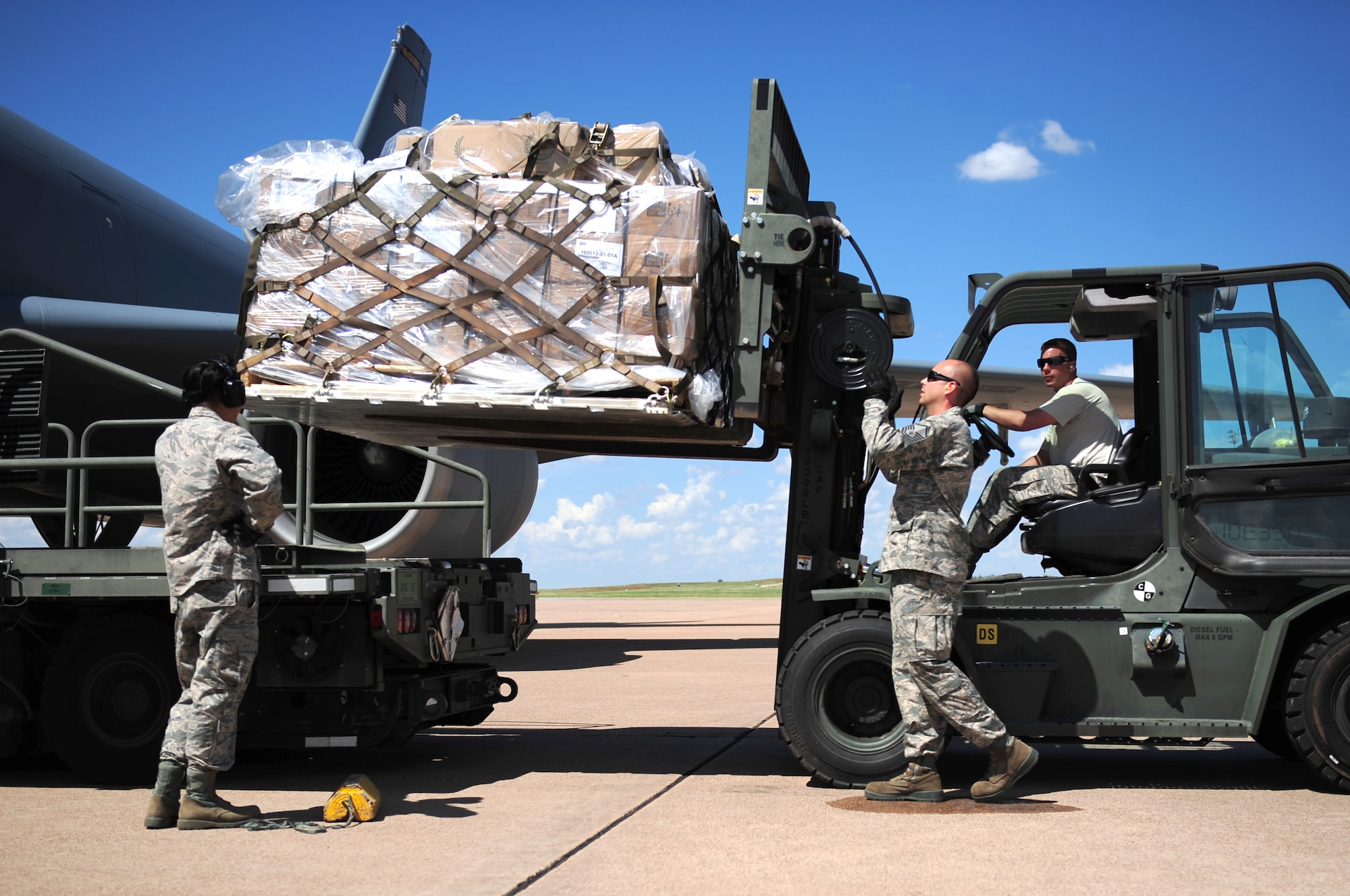 U.S. Air Force Airmen assigned to the 7th Logistics Readiness Squadron guide a Global Samaritan Resources’ pallet of food onto a K loader at Dyess Air Force Base, Texas, Sept. 20, 2016. Global Samaritan Resources received donations and raised funds to donate fortified dehydrated food for distribution to Iraqi refugees. (U.S. Air Force photo by Airman 1st Class April Lancto) 