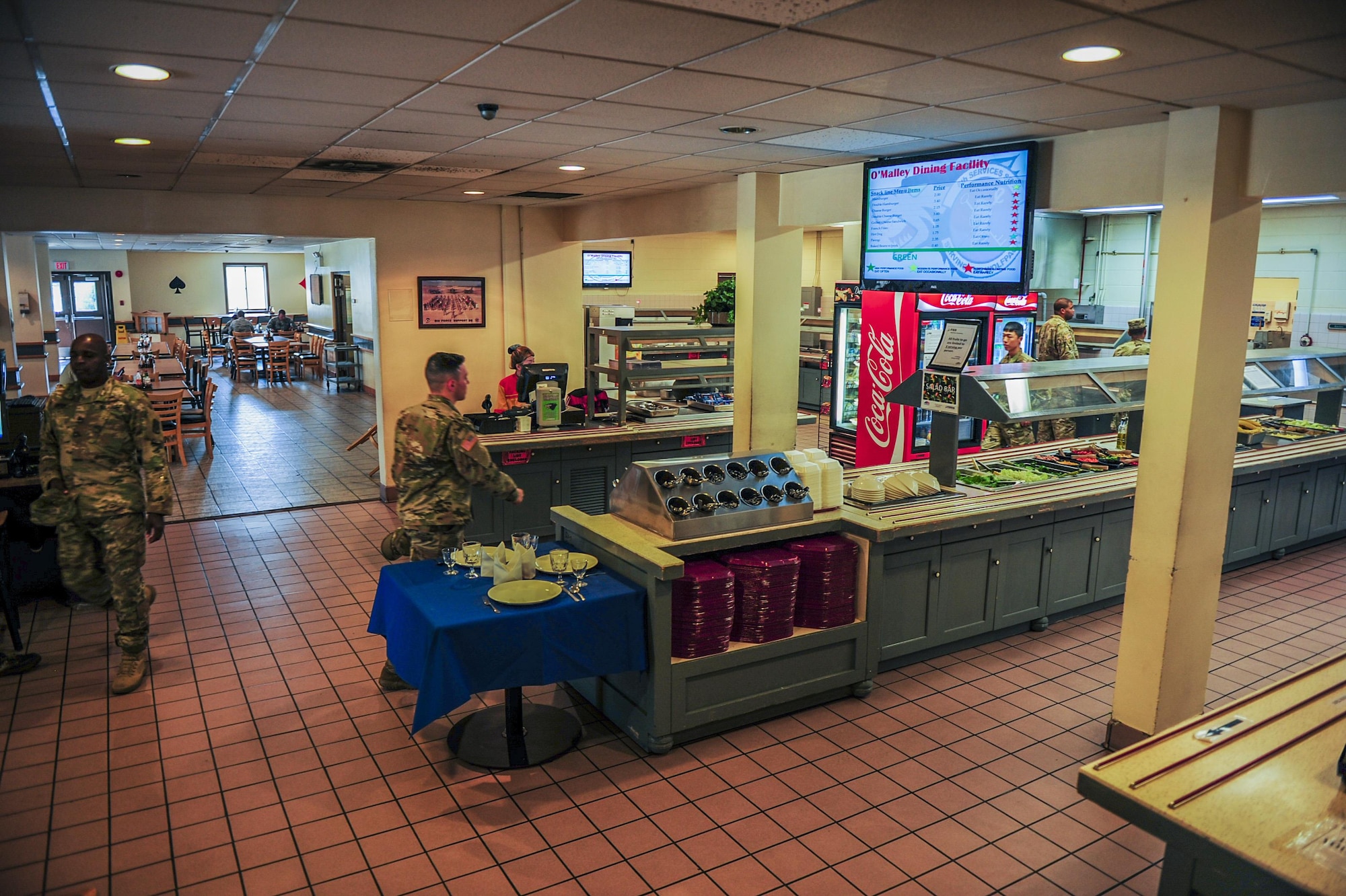 Military members visit O’Malley’s Dining Facility at Kunsan Air Base, Republic of Korea, Sept. 22, 2016. O’Malley’s Dining Facility is scheduled to close for renovations from Sept. 26 to Nov. 6, 2016, which will allow multiple areas of the DFAC to be revamped, including serving lines, dining areas, floors and more. (U.S. Air Force photo by Senior Airman Colville McFee/Released)