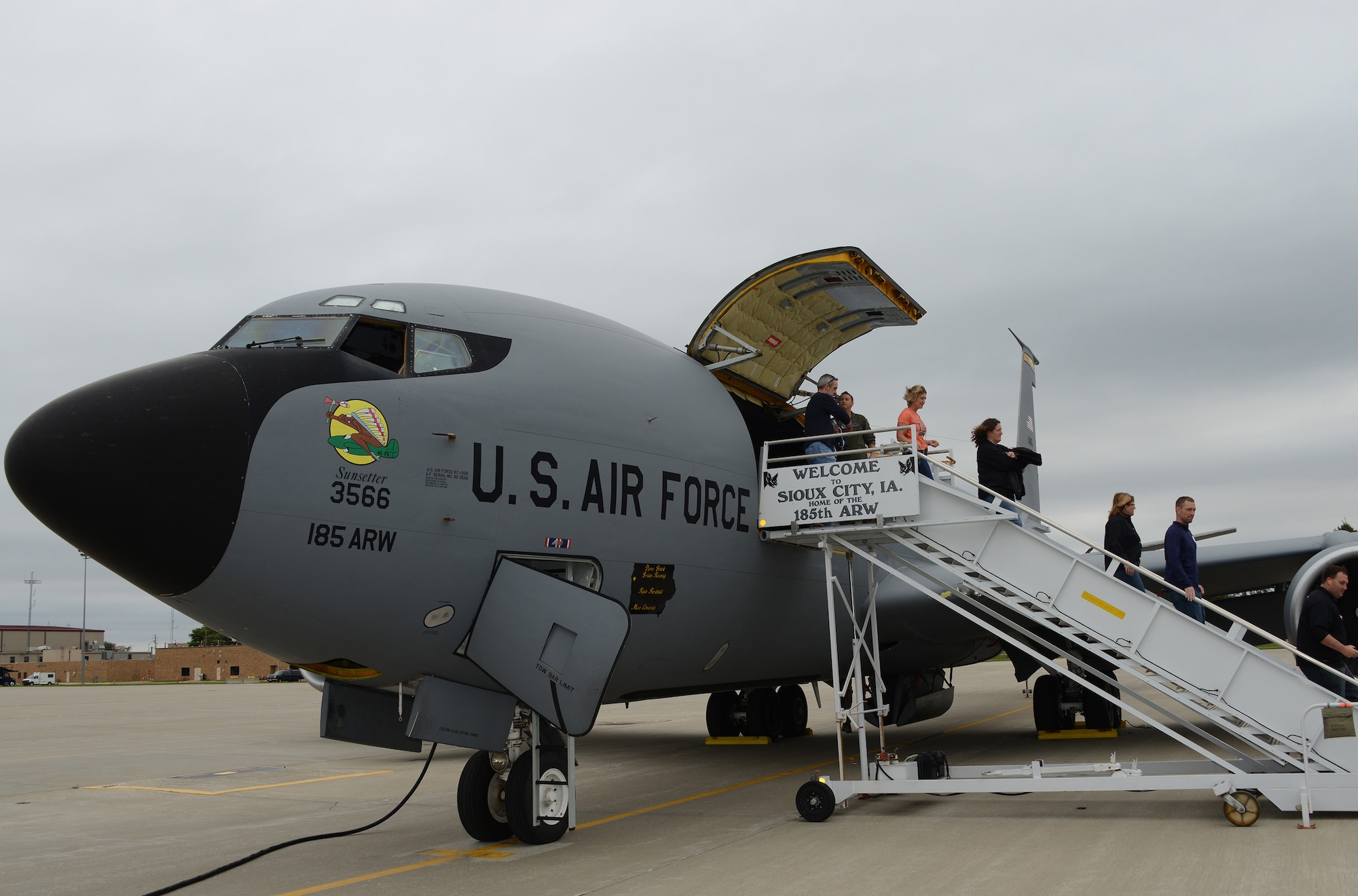 Area civilian employers depart a U.S. Air Force KC-135 assigned to the 185th Air Refueling Wing, Iowa Air National Guard in Sioux City, Iowa on September 22, 2016. During the flight the passengers were able to watch a mid-air refueling as part of an Employer Support of the Guard and Reserve “Boss Lift” program.

U.S. Air National Guard photo by Master Sgt. Vincent De Groot 185th ARW Wing PA