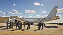 Members of Team Minot look at a U.S. Navy E6-B Mercury during a tour at Minot Air Force Base, N.D., Sept 19, 2016. U.S. Strategic Command’s E6-B serves two purposes: a communication relay to submarines and an airborne command post. (U.S. Air Force photo/Airman 1st Class J.T. Armstrong) 