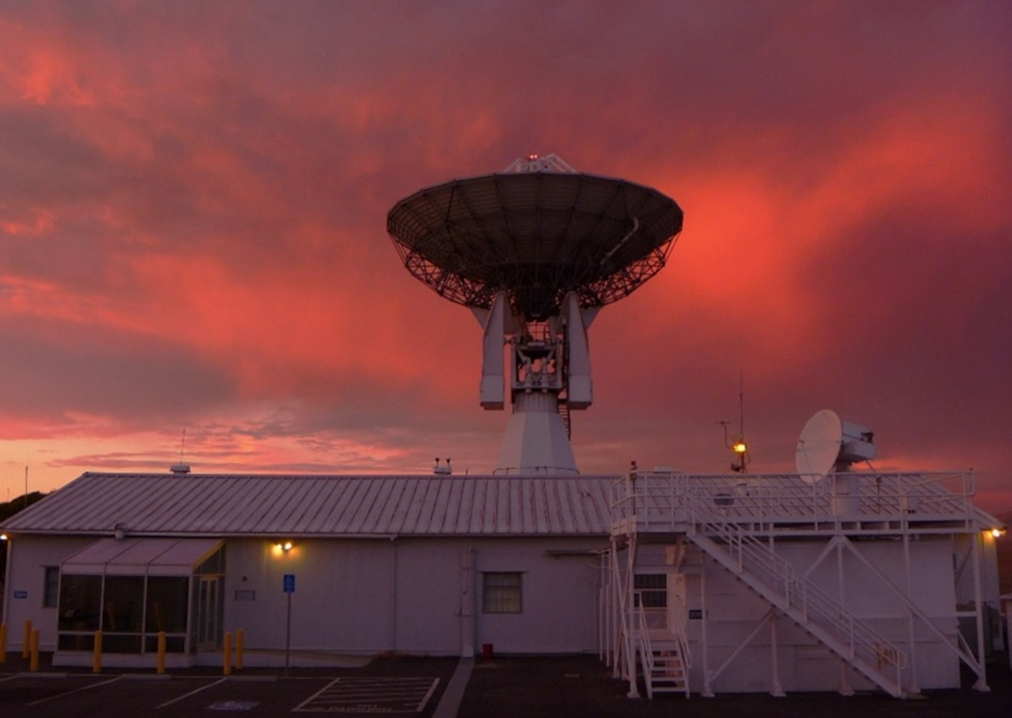 MILSATCOM s Camp Parks Terminals Used for WGS DSCS Testing Los