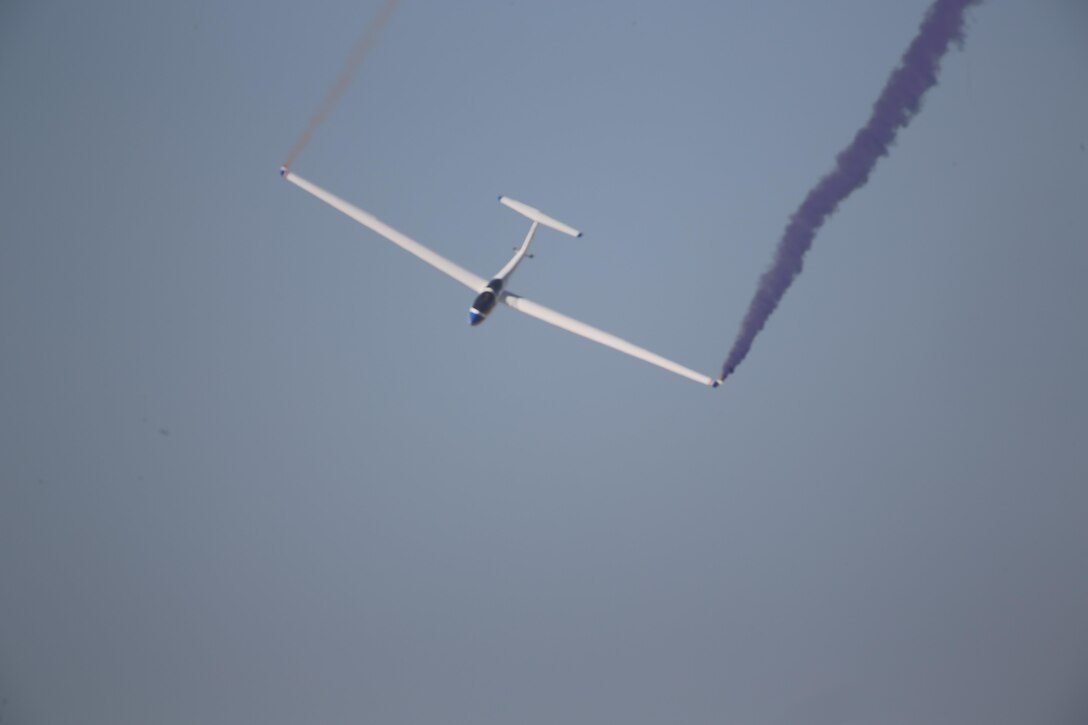 Garrett Willat pilots a Grob G-103 Acro sailplane during his “Sailplane Magic” performance at the 2016 MCAS Miramar Air Show aboard Marine Corps Air Station Miramar, Calif., Sept. 23. Willat’s family makes up the Sailplane Magic team, making them the only known performing air show family. The MCAS Miramar Air Show showcases world-class performers, military flight demonstration teams, the capabilities of the Marine Air-Ground Task Force and celebrates Miramar’s longstanding relationship with the local San Diego community. (U.S. Marine Corps photo by Lance Cpl. Jake McClung/Released)