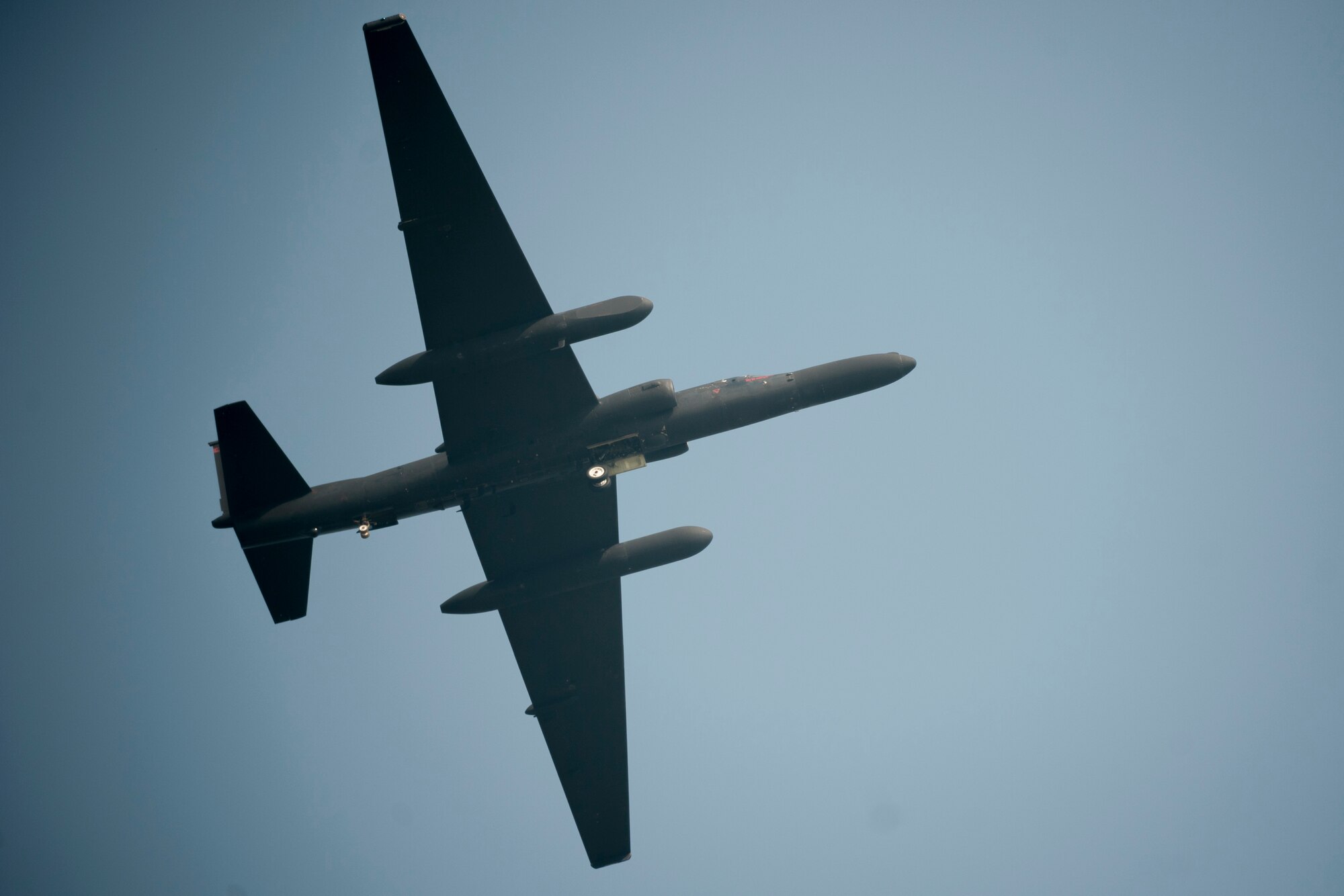 A U.S. Air Force U-2 Dragon Lady performs a fly by during Air Power Day 2016 at Osan Air Base, Republic of Korea, Sept. 24, 2016. The U-2, from the 5th Reconnaissance Squadron, is a high-altitude, all-weather surveillance and reconnaissance aircraft. (U.S. Air Force photo by Staff Sgt. Jonathan Steffen)