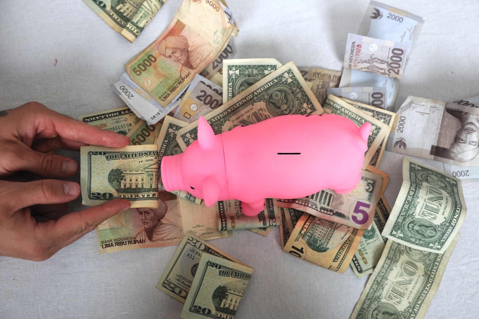 Financial counselors at the 11th Force Support Squadron help military members who’ve made financial mistakes and hope to educate new Airmen on what mistakes are easy to avoid. For more information on financial counseling and seminars offered by the Joint Base Andrews Military and Family Support Center, call 301-981-7087. (U.S. Air Force photo by Senior Airman Mariah Haddenham)
