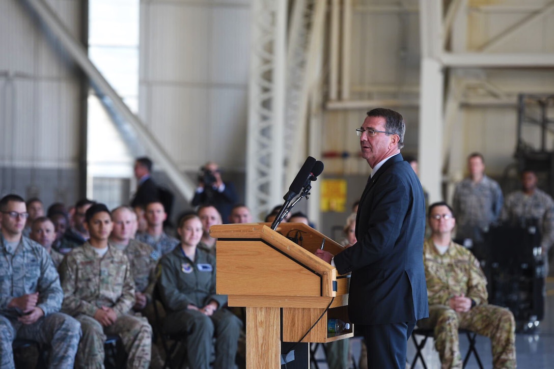 Defense Secretary Ash Carter discusses the future of America's nuclear enterprise with service members at Minot Air Force Base, N.D., Sept. 26, 2016. Carter is visiting North Dakota and New Mexico to highlight the nation's nuclear enterprise, an area of critical importance to the long-term security. DoD photo