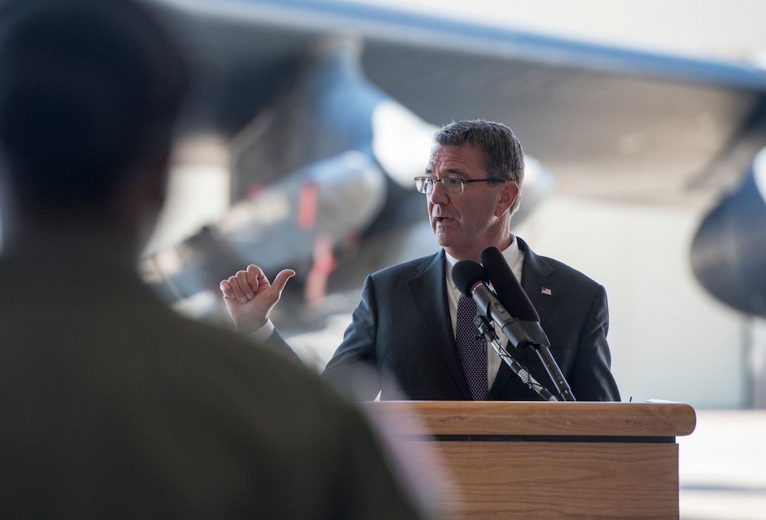 Defense Secretary Ash Carter speaks to troops at Minot Air Force Base, N.D., Sept. 26, 2016. Carter is visiting North Dakota and New Mexico to highlight the nation's nuclear enterprise, an area of critical importance to the long-term security. DoD photo by Air Force Tech. Sgt. Brigitte N. Brantley