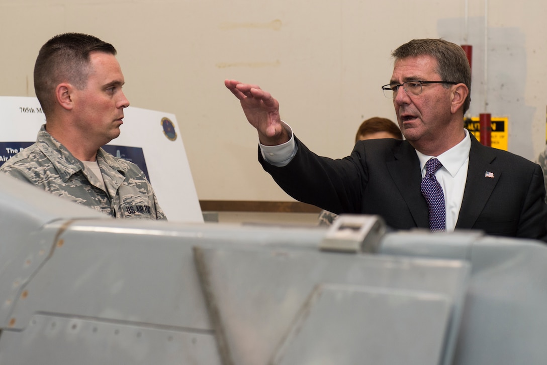 Defense Secretary Ash Carter speaks to a B-52 Stratofortress aircraft support crew member at Minot Air Force Base, N.D., Sept. 26, 2016. DoD photo by Air Force Tech. Sgt. Brigitte N. Brantley
