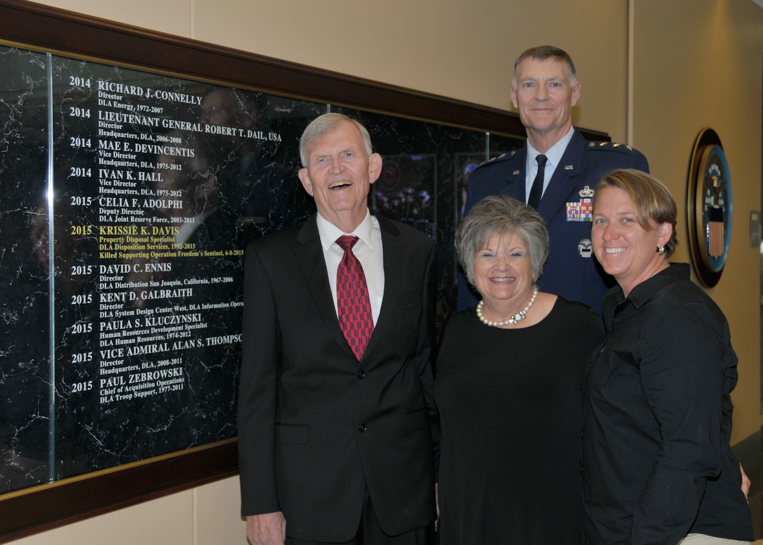 Defense Logistics Agency Director Air Force Lt. Gen. Andy Busch inducted former agency leader David Ennis into the DLA Hall of Fame Sept. 20.