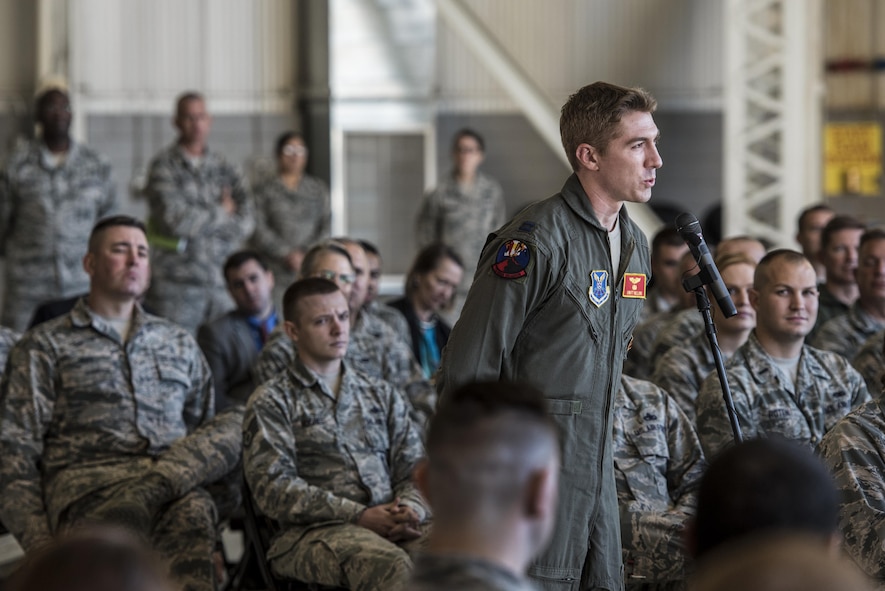 Defense Secretary Ash Carter speaks to troops at Minot Air Force Base, N.D.