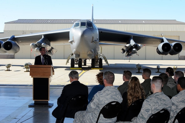 Defense Secretary Ash Carter speaks to Airmen at Minot Air Force Base, N.D., Sept. 26, 2016. Carter toured the base and visited with Airmen from both the 5th Bomb and the 91st Missile Wings. The tour included visiting a missile alert facility, a B-52H Stratofortress and talking with Airmen who support the nuclear deterrence mission. (U.S. Air Force photo/Senior Airman Kristoffer Kaubisch)