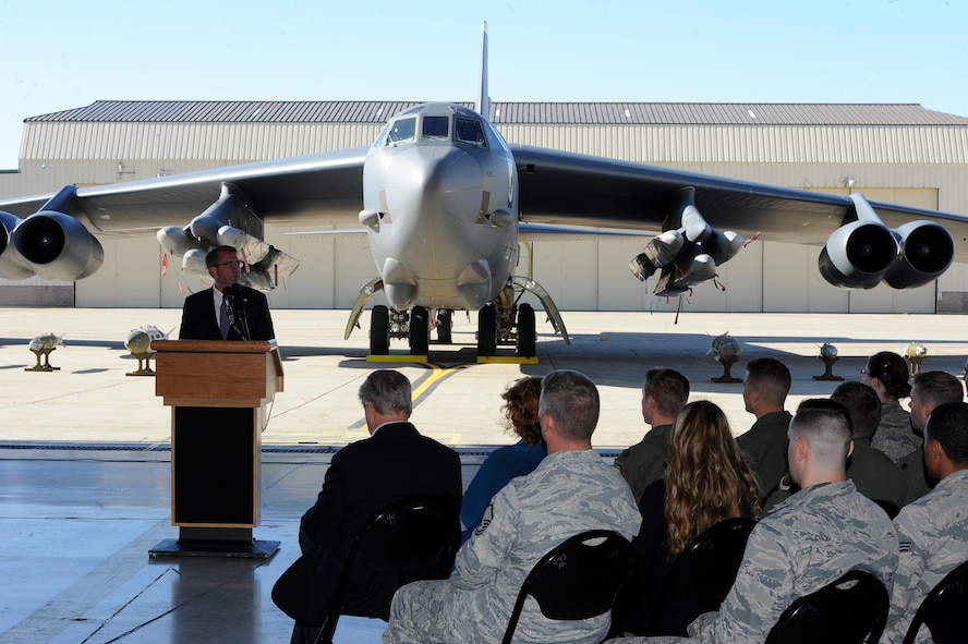U.S. Secretary of Defense Ashton Carter Speaks to Airmen at Minot Air Force Base, N.D., Sept. 26, 2016. Carter toured the base and visited with Airman from both the 5th Bomb Wing and the 91st Missile Wing. The tour included visiting a missile alert facility, a B-52 Stratofortress and talking with Airmen who support the nuclear deterrence mission at the Northern Tier base. (U.S. Air Force photo/Senior Airman Kristoffer Kaubisch)