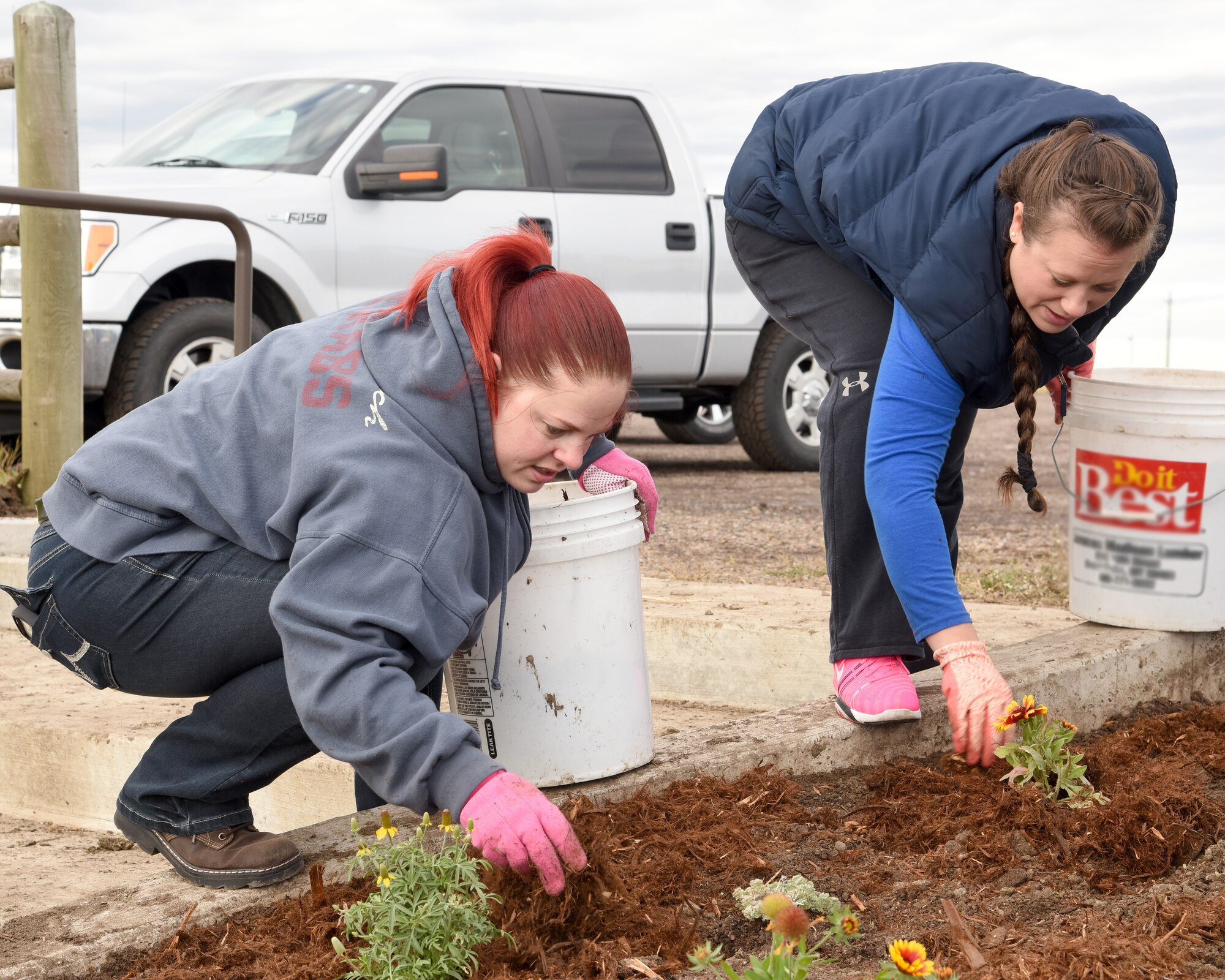 Members of the Malmstrom’s Spouses’ Club place mulch in a garden during National Public Lands Day Sept. 24, 2016, at Malmstrom Air Force Base, Mont. NPLD is a fee-free day to many of the public lands across the country. (U.S. Air Force photo/Senior Airman Jaeda Tookes)