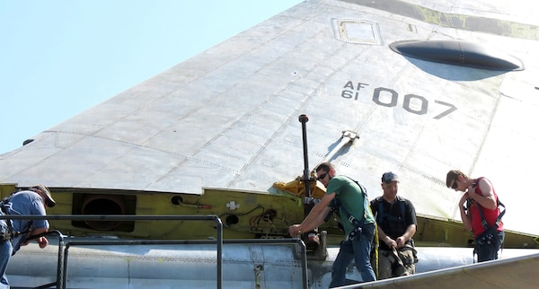 ‘Ghost Rider’ In The Sky: B-52H Departs Tinker In Historic Flight ...