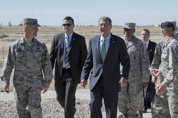 Defense Secretary Ash Carter receives a tour of Kirtland Air Force Base, N.M., Sept. 27, 2016. Carter also met with senior leaders charged with maintaining and securing a key part of the nation’s nuclear arsenal. (DOD photo/Tech. Sgt. Brigitte N. Brantley)