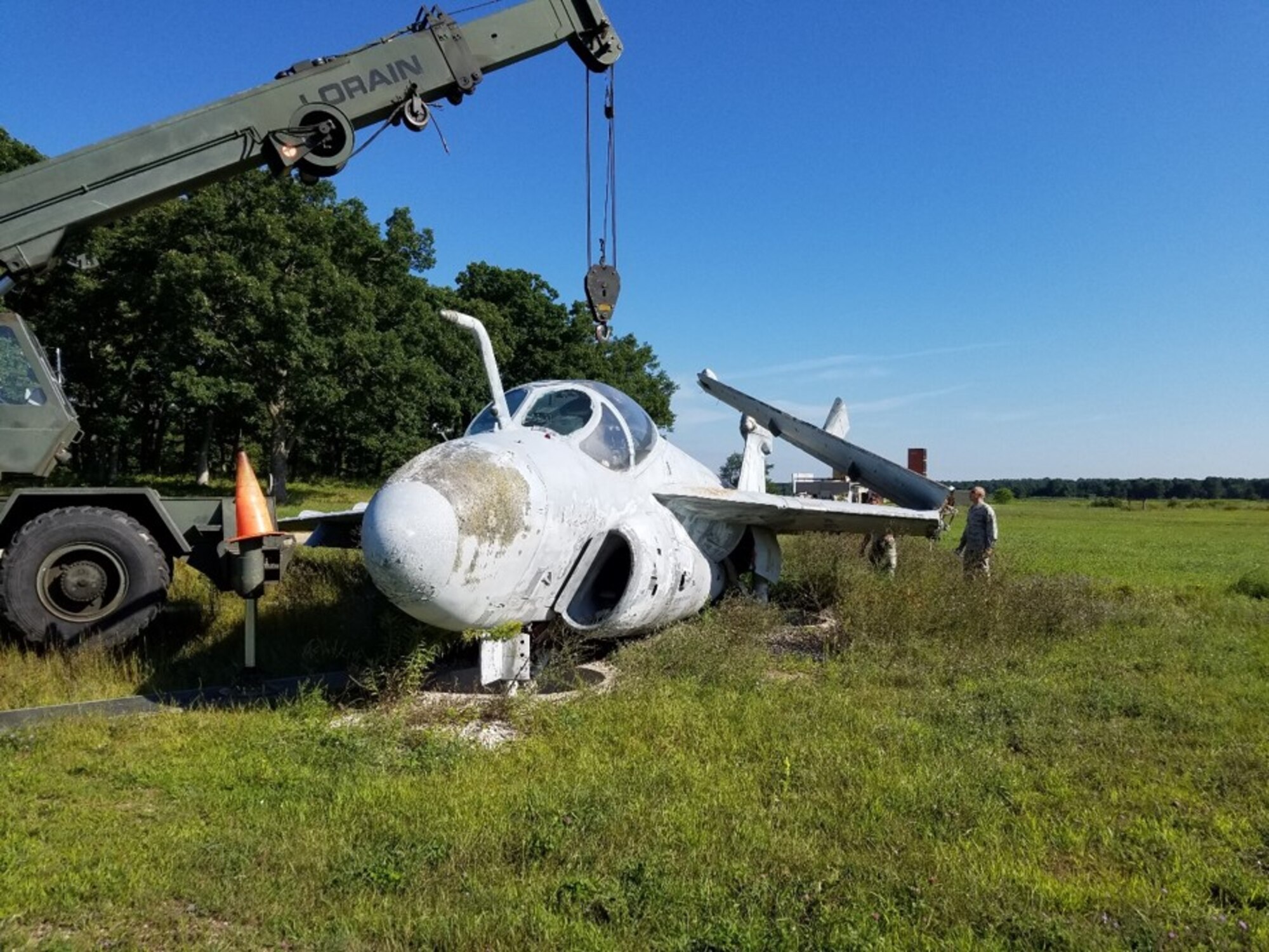 CDDAR team members recover an A-6 aircraft after a simulated landing gear failure.