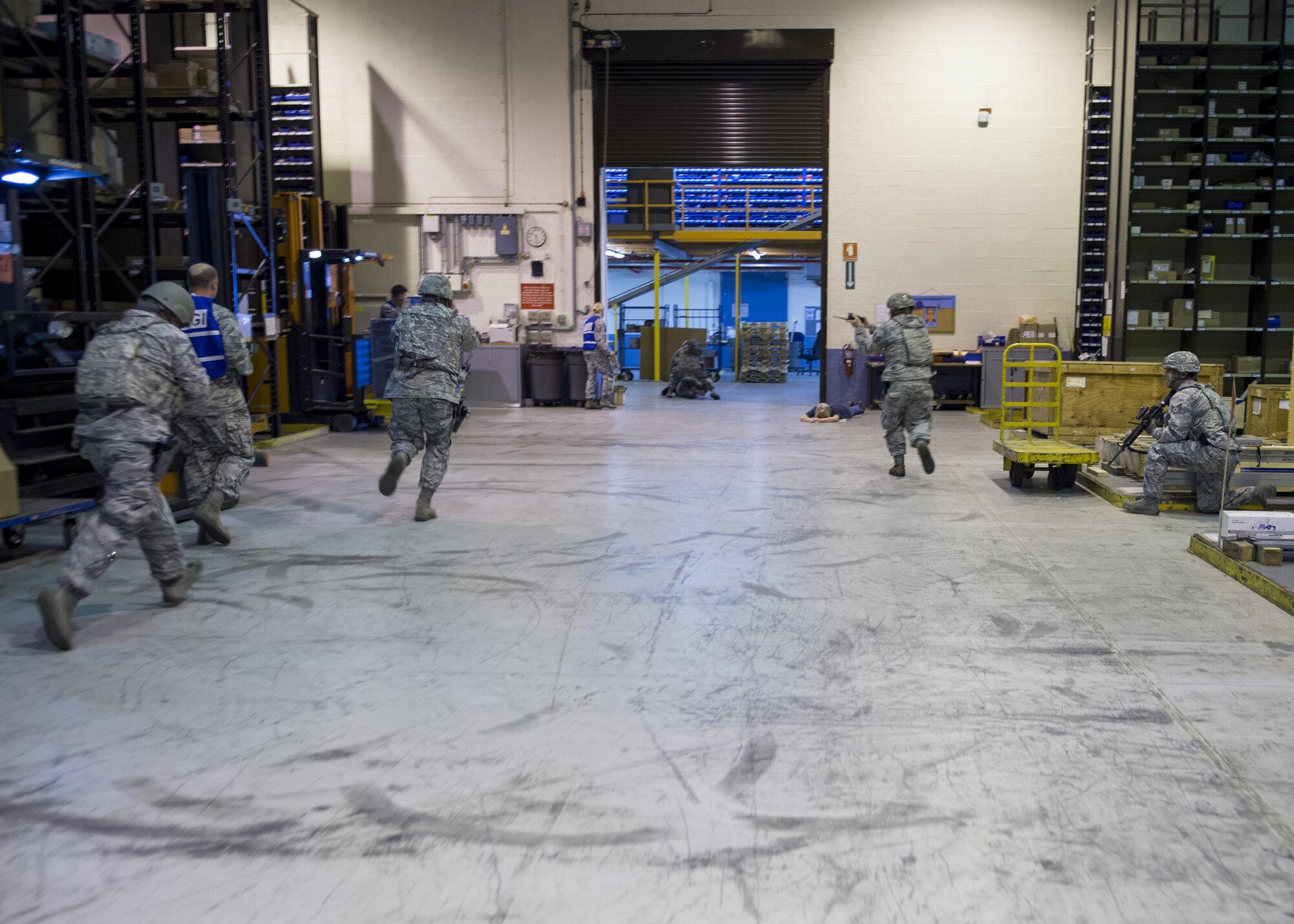 48th Security Forces Squadron personnel swarm an ‘active shooter’ during an exercise at Royal Air Force Lakenheath, England, Sept. 22. The scenario involved a disgruntled Airman simulating an active shooter attack on the base. (U.S. Air Force photo/Senior Airman Malcolm Mayfield)