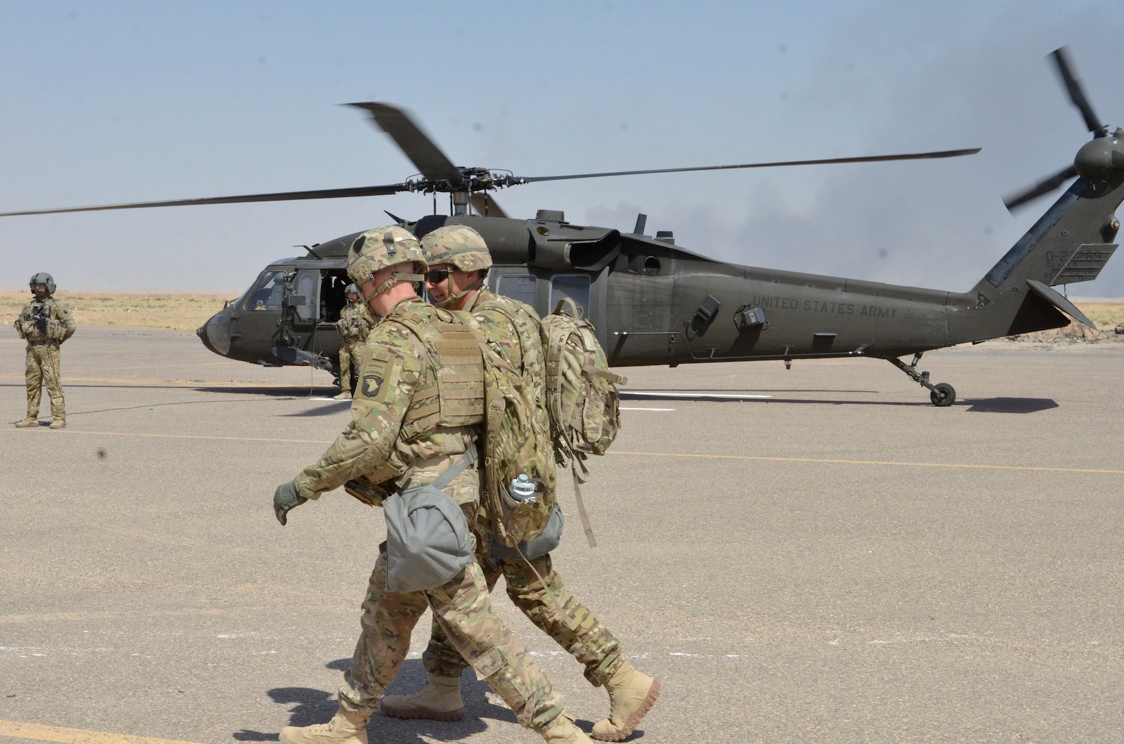Army Lt. Gen. Stephen J. Townsend, commander of Combined Joint Task Force Operation Inherent Resolve, visits Task Force Strike, 101st Airborne Division (Air Assault) at Qayyarah West Airfield, Iraq, Sept. 23, 2016. Marine Corps photo by Capt. Ryan E. Alvis