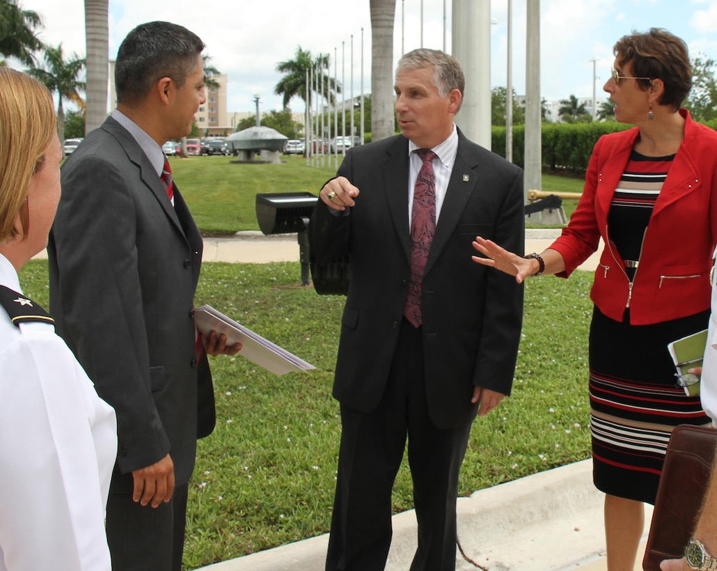 MIAMI, FLORIDA -- Stephen Austin, Assistant Chief of U.S. Army Reserve (USAR) visited U.S. Southern Command to conduct key leader engagements Sept. 14., 2016. Shown are Brig. Gen. Kate Leahy, USSOUTHCOM director of intelligence, left, Steve Caceres, USSOUTHCOM partnering directorate representative, Stephen Austin, Assistant Chief of Army Reserve and  Erin Thede, director of the Army Reserve Private Public Partnership (P3) program.