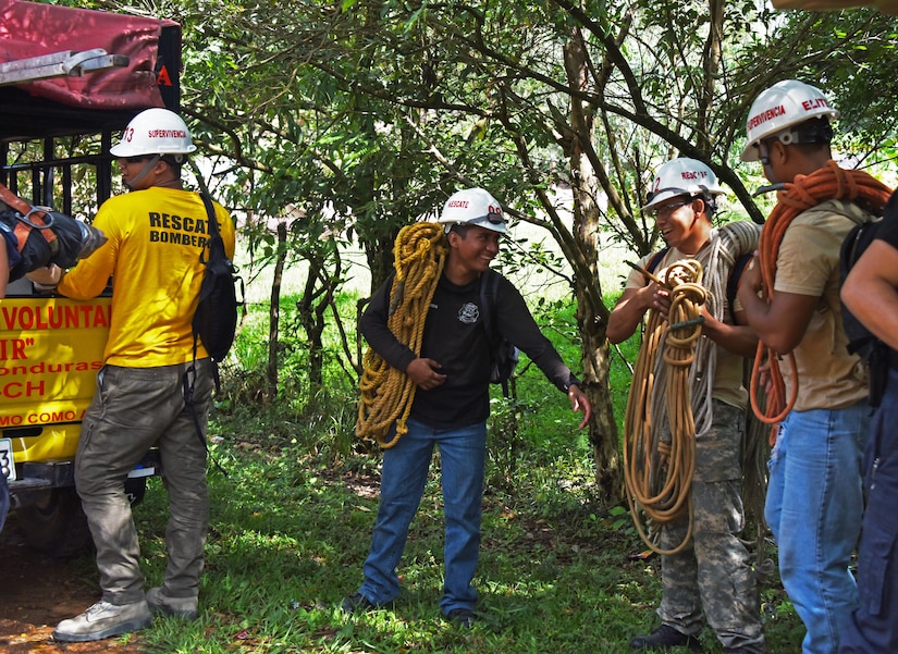 Honduran PUMCIR (Personal Utilizado en Misiones Contra Incendio y Rescate – Personnel Used in Fire and Rescue) volunteers prepare to conduct search and rescue training in the Comayagua National Park near El Volcan, Honduras, Sept. 24, 2016. The PUMCIR team, consisting of Bomberos (firefighters) and a doctor who came from the surrounding towns of La Paz, Comayagua, Siguatepeque and La Esperanza, were 13 of more than 750 volunteers trained since 1994 by Herberth Gaekel, PUMCIR founder and instructor. (U.S. Air Force photo by Capt. David Liapis)