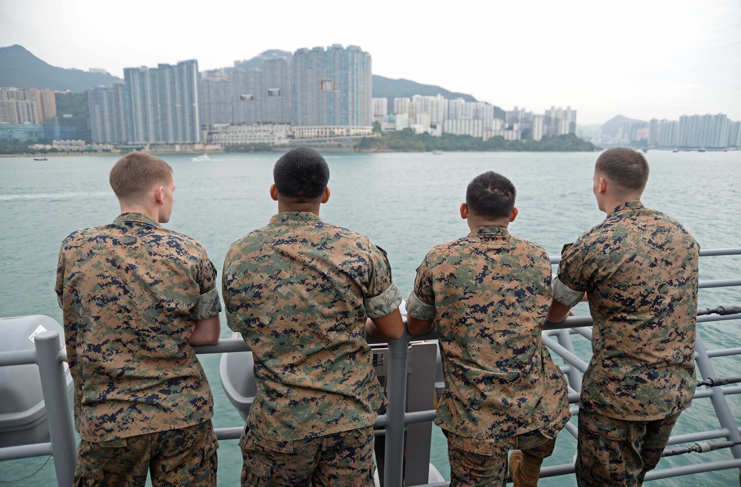 Marines, assigned to the 31st Marine Expeditionary Unit (MEU), look on as the amphibious assault ship USS Bonhomme Richard (LHD 6) pulls into the harbor of Hong Kong as part of a scheduled port visit, Sept. 23, 2016) Bonhomme Richard Expeditionary Strike Group, with embarked 31st MEU, is in Hong Kong to experience the city’s rich culture and history as part of their multi-month patrol in the region.

