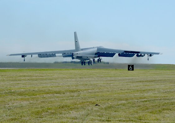 ‘Ghost Rider’ In The Sky: B-52H Departs Tinker In Historic Flight ...