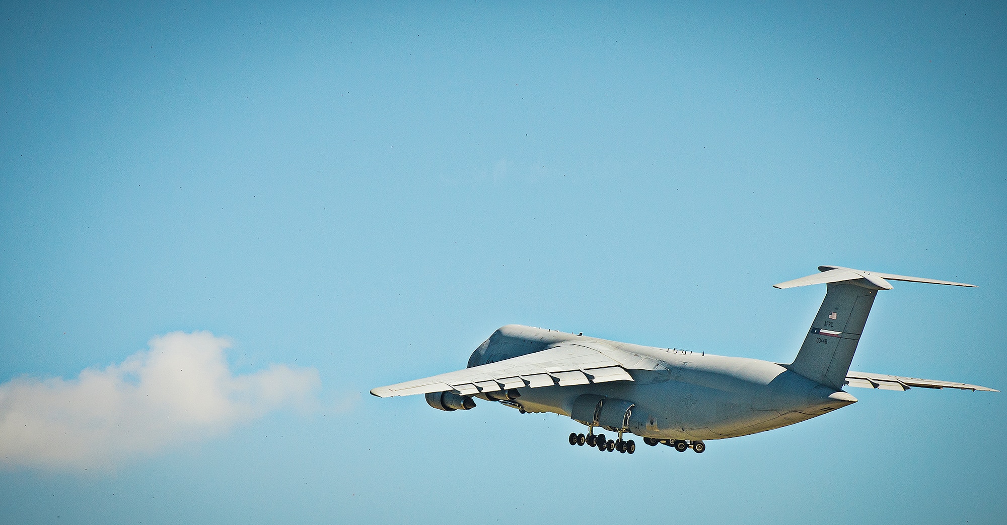 The 433rd Airlift Wing said goodbye to the final C-5A Galaxy aircraft, tail number 70-0448, Sept. 28, 2016, from  Joint Base San Antonio-Lackland, Texas. The Alamo Wing will receive eight C-5M Super Galaxy aircraft to support the U.S. Air Force's rapid global mobility mission.  (U.S. Air Force photo by Benjamin Faske)  (U.S. Air Force photo by Benjamin Faske)