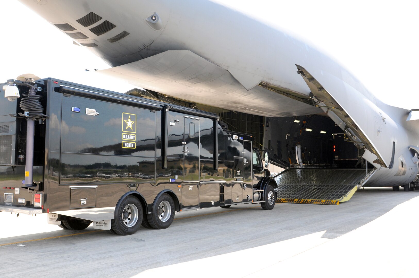 The U.S. Army North Intelligence Branch partnered with the U.S. Air Force at the Joint Base San Antonio-Lackland Kelly Annex Sept. 16-18 during the Air Force’s Patriot express exercise, providing them with a unique opportunity to load and unload the CONUS (Continental United States) Joint Mobile Intelligence Communications System, or CJMICS. The CJMIC vehicle’s unique size and shape provided a seldom-used training opportunity for both ARNORTH and the Air Force.
