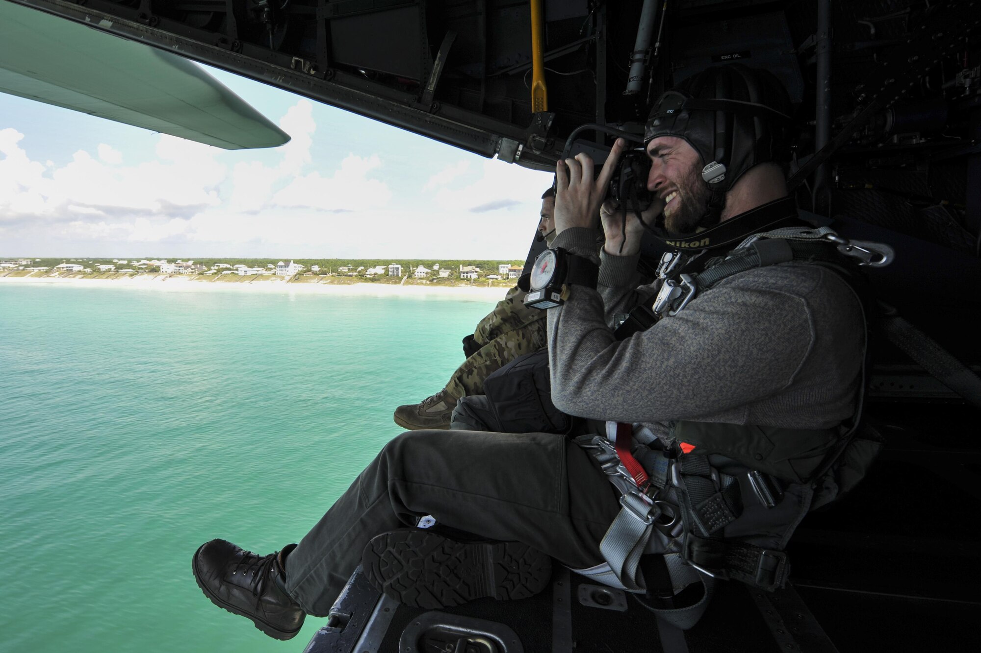 Jay Bennett, journalist and associate editor for Popular Mechanics, documents his flight on an MC-130 Combat Talon II in the Hurlburt Field, Fla., area Sept. 28, 2016. He embedded with Air Force Special Tactics to learn more about their mission. (U.S. Air Force photo/Airman 1st Class Joseph Pick) 